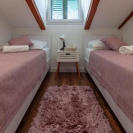 Miamare Luxury With Pool Surrounded By Nature Villa *