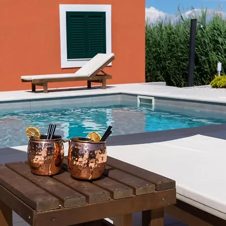 Miamare Luxury With Pool Surrounded By Nature