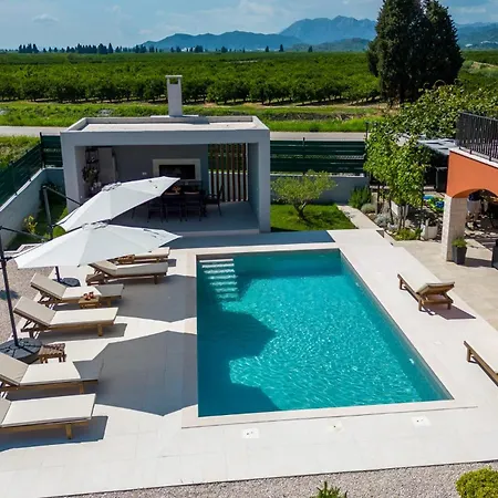 Villa Miamare Luxury With Pool Surrounded By Nature