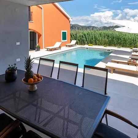 Miamare Luxury With Pool Surrounded By Nature ヴィラ Opuzen