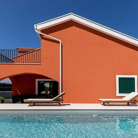 Miamare Luxury With Pool Surrounded By Nature