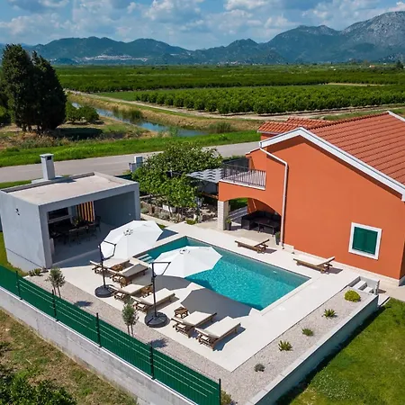 Miamare Luxury With Pool Surrounded By Nature 빌라