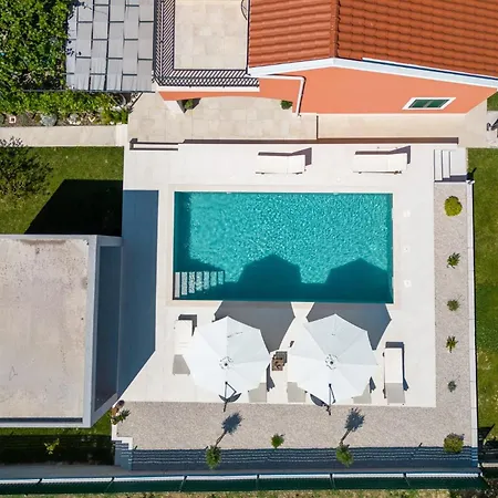 Miamare Luxury With Pool Surrounded By Nature